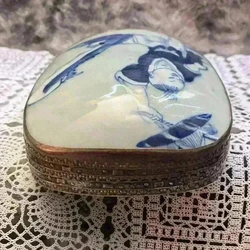 Vintage Porcelain Shard  Box/Silver plated copper. - Picture 3 of 16